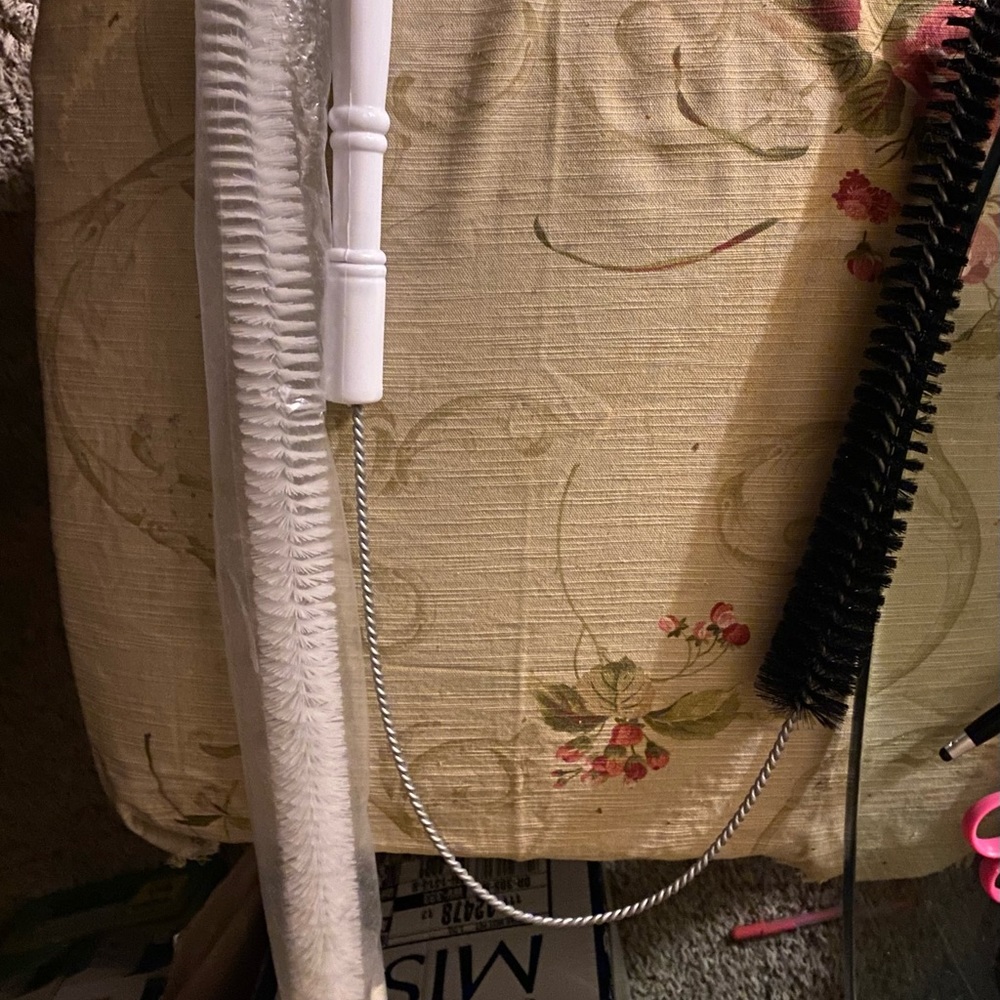 2 Types of Lint Dryer Brushes